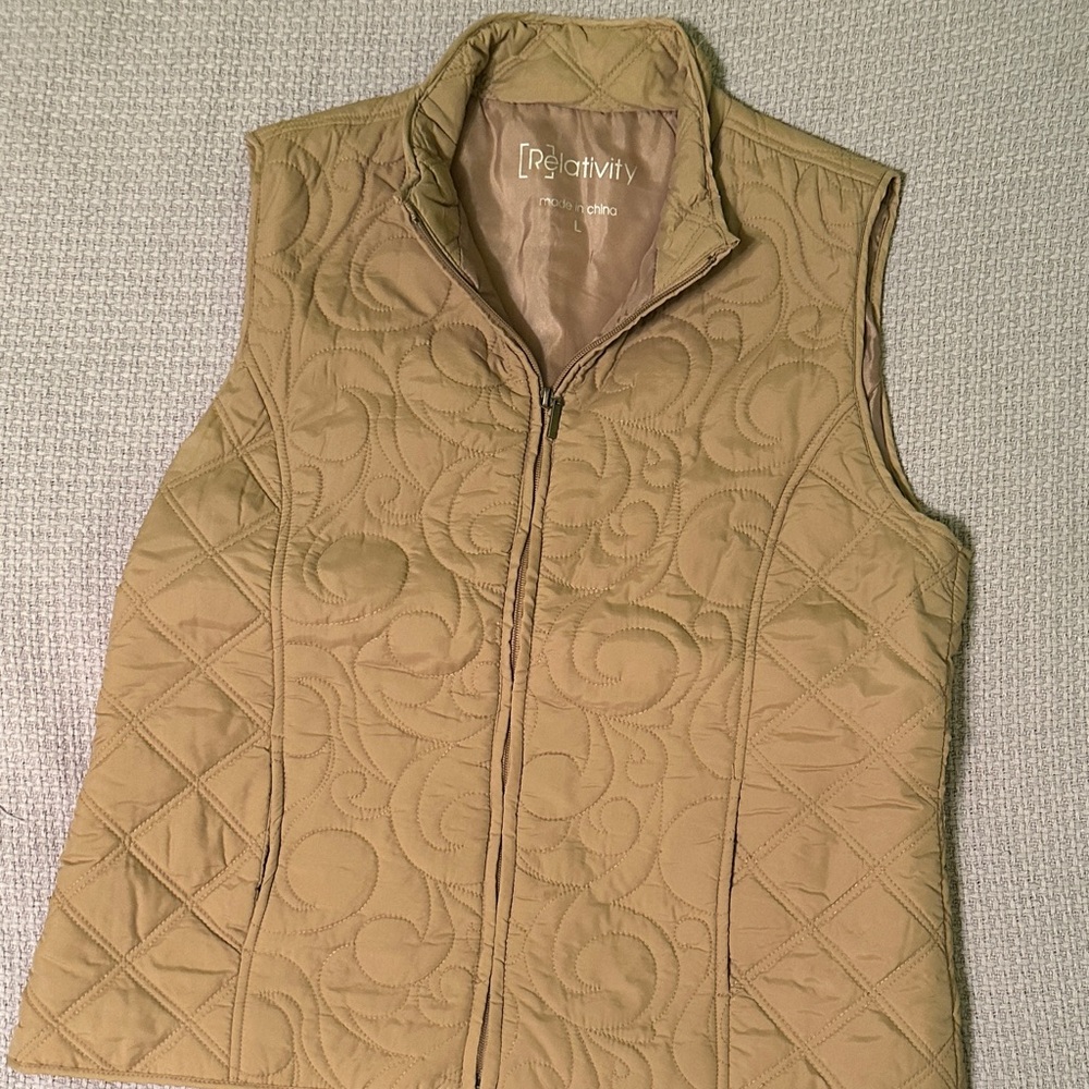 Relativity Quilted Beige Jacket - Picture 2 of 3